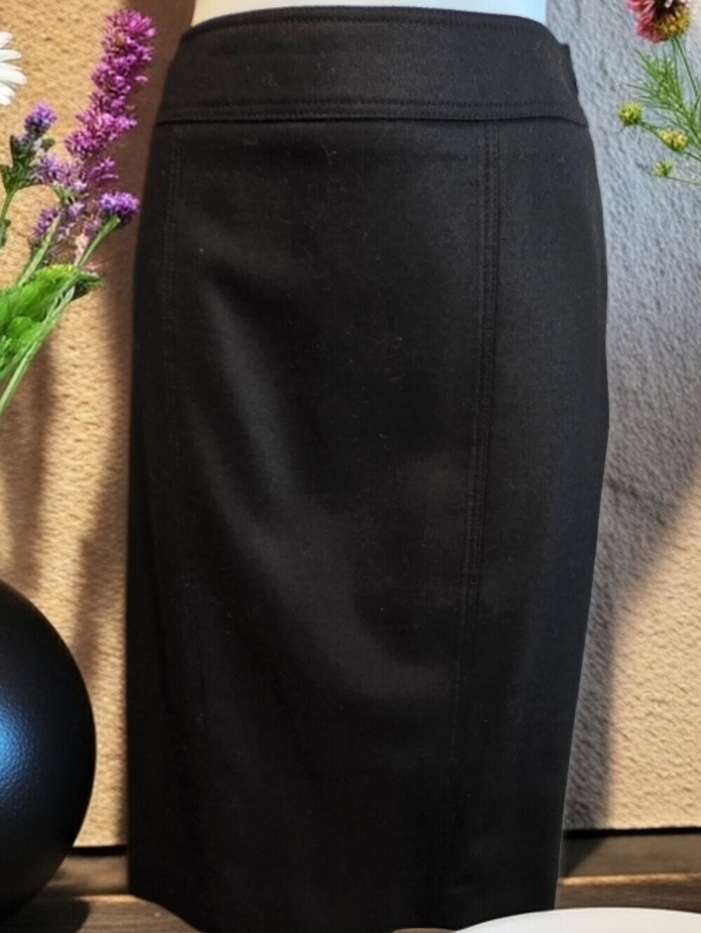 900 Burberry London Black Tailored Pencil Skirt – Branded Button Slit Detail
